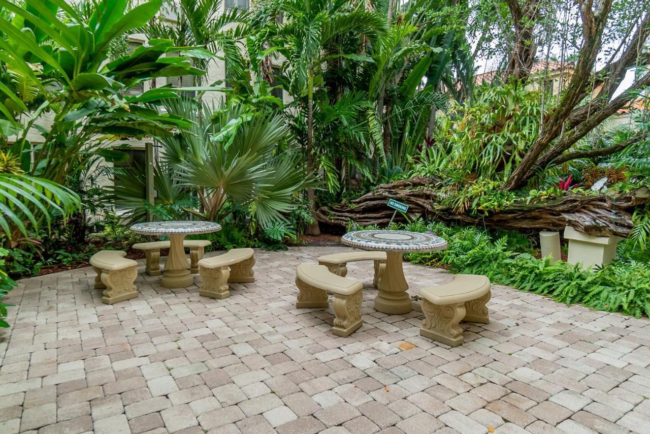 Palm Beach Island Condominiums Exterior foto